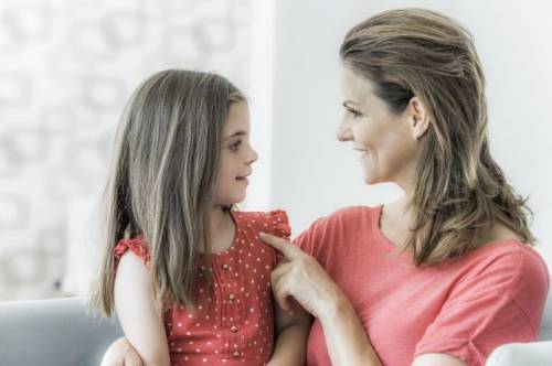 «Будь сильной». 5 фраз, которые лучше не говорить своей дочери