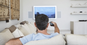 Ученые рассказали о связи между просмотром телевизора и раком кишечника