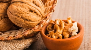 Ученые выяснили, как микрофлора кишечника зависит от грецких орехов